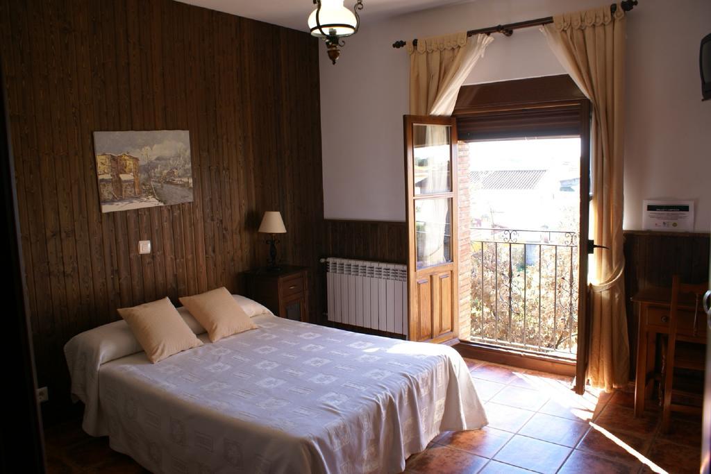 Casa Rural Pena Falcon Guest House Torrejón el Rubio Eksteriør bilde