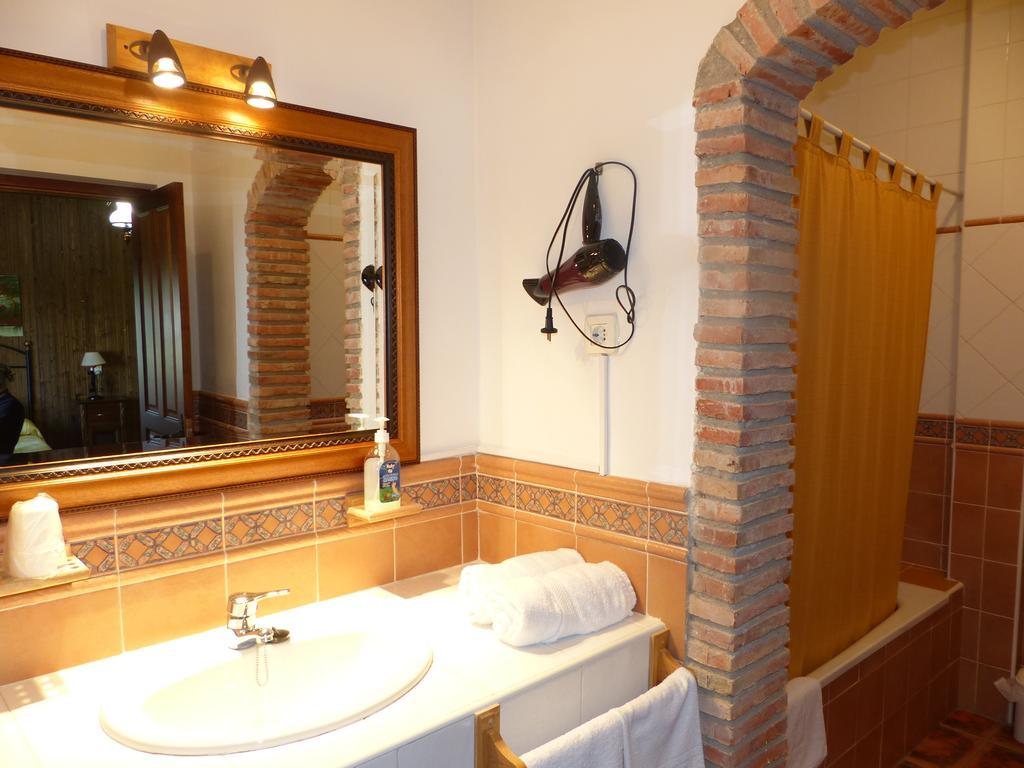 Casa Rural Pena Falcon Guest House Torrejón el Rubio Eksteriør bilde