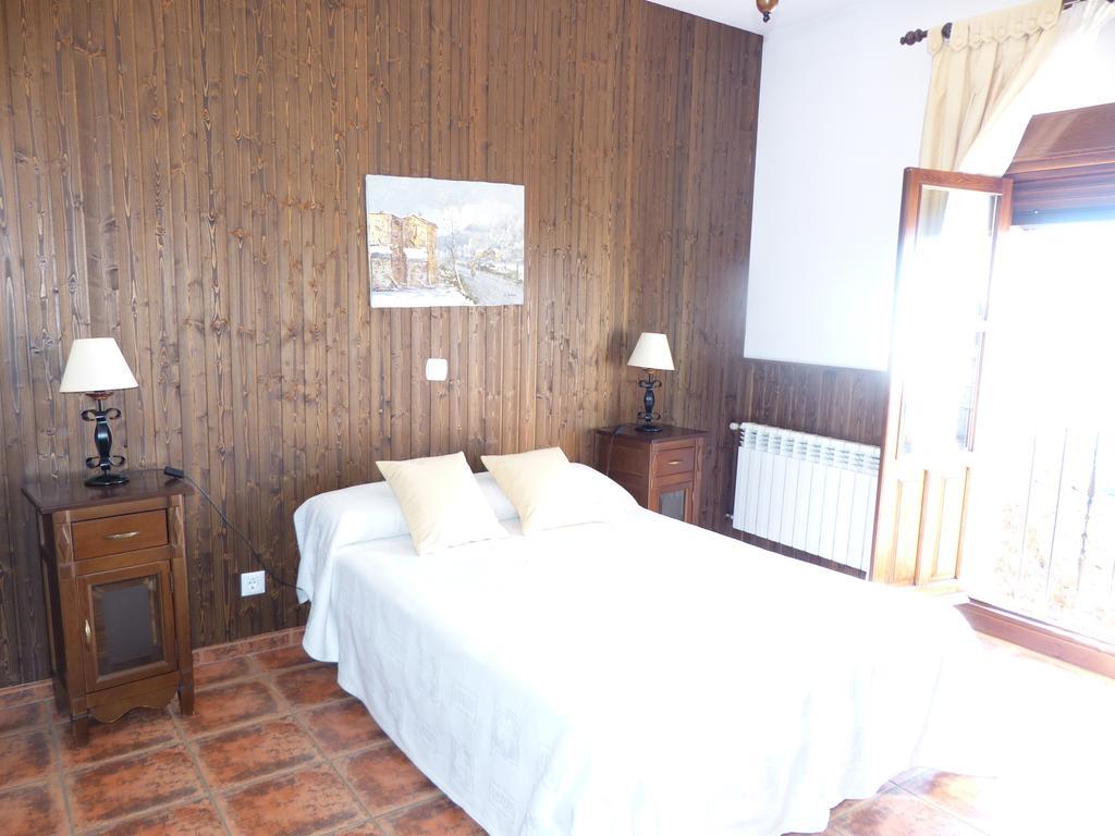 Casa Rural Pena Falcon Torrejón el Rubio Rom bilde