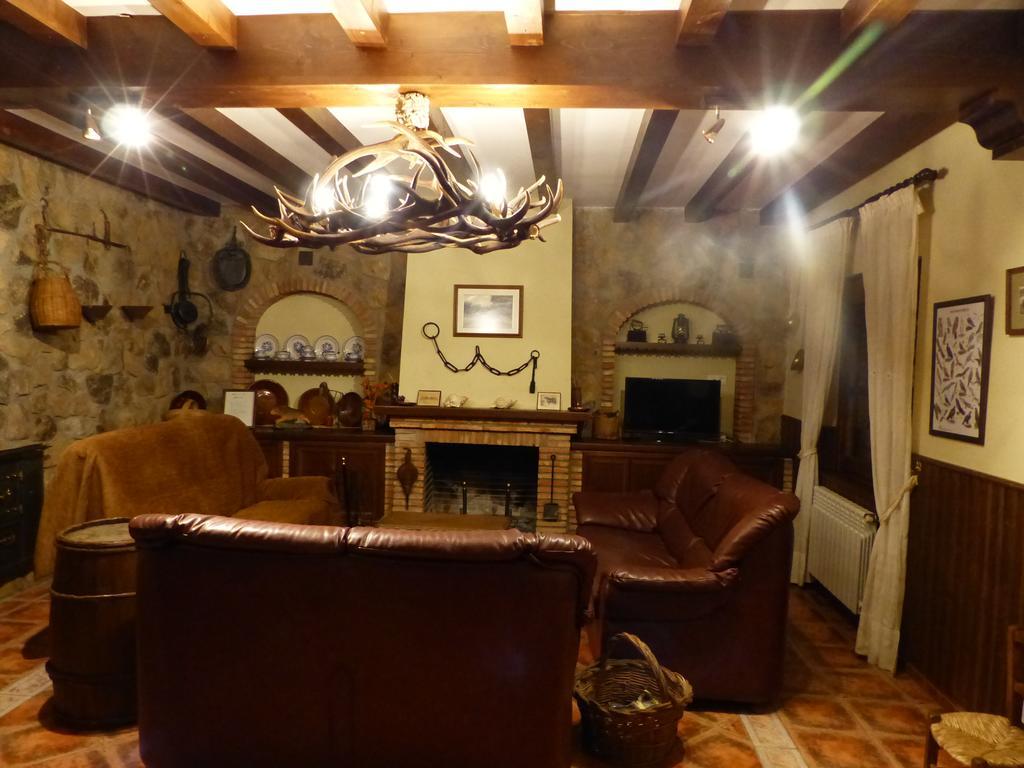 Casa Rural Pena Falcon Guest House Torrejón el Rubio Eksteriør bilde