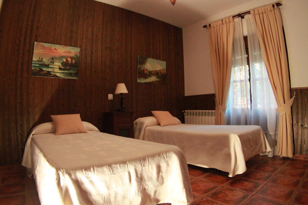 Casa Rural Pena Falcon Guest House Torrejón el Rubio Eksteriør bilde