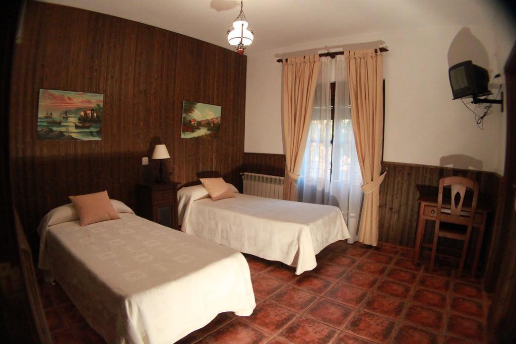 Casa Rural Pena Falcon Guest House Torrejón el Rubio Eksteriør bilde